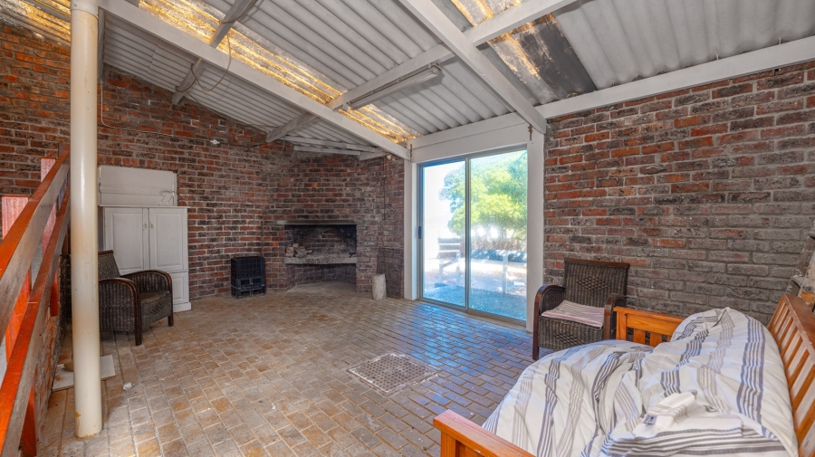 To Let 5 Bedroom Property for Rent in Struisbaai Western Cape
